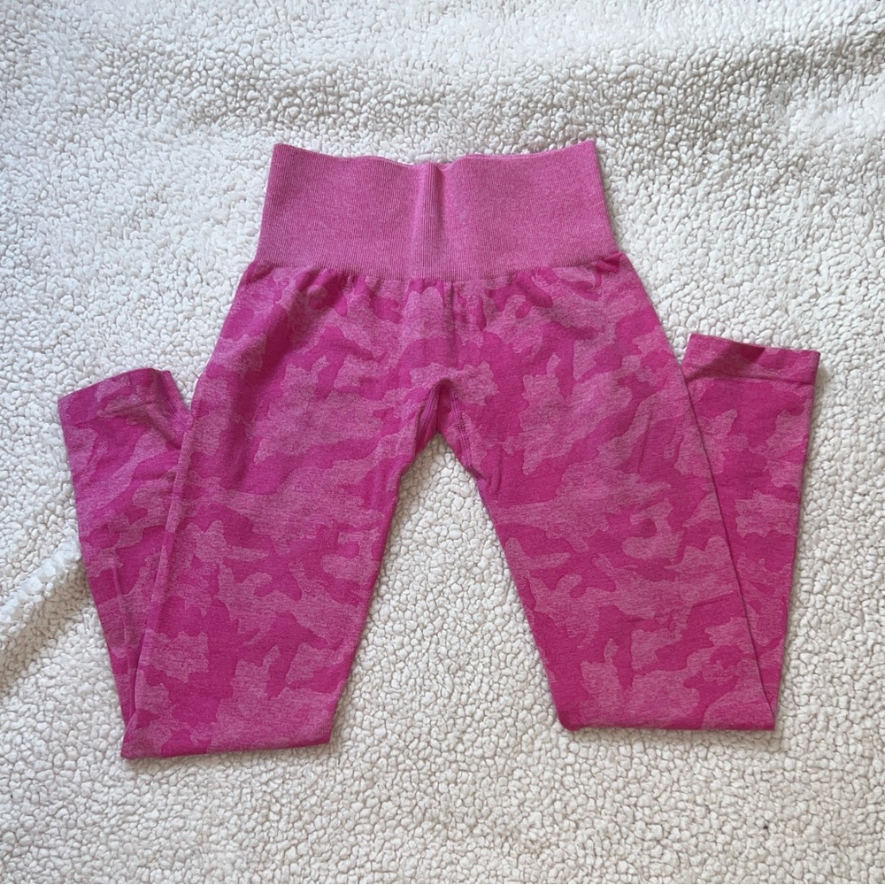 Hot Pink Camo NVGTN Leggings